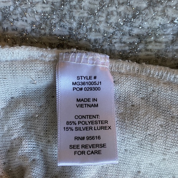 JohnPaulRichard women’s basket wave white silver shine sweater pullover size M - Picture 9 of 12